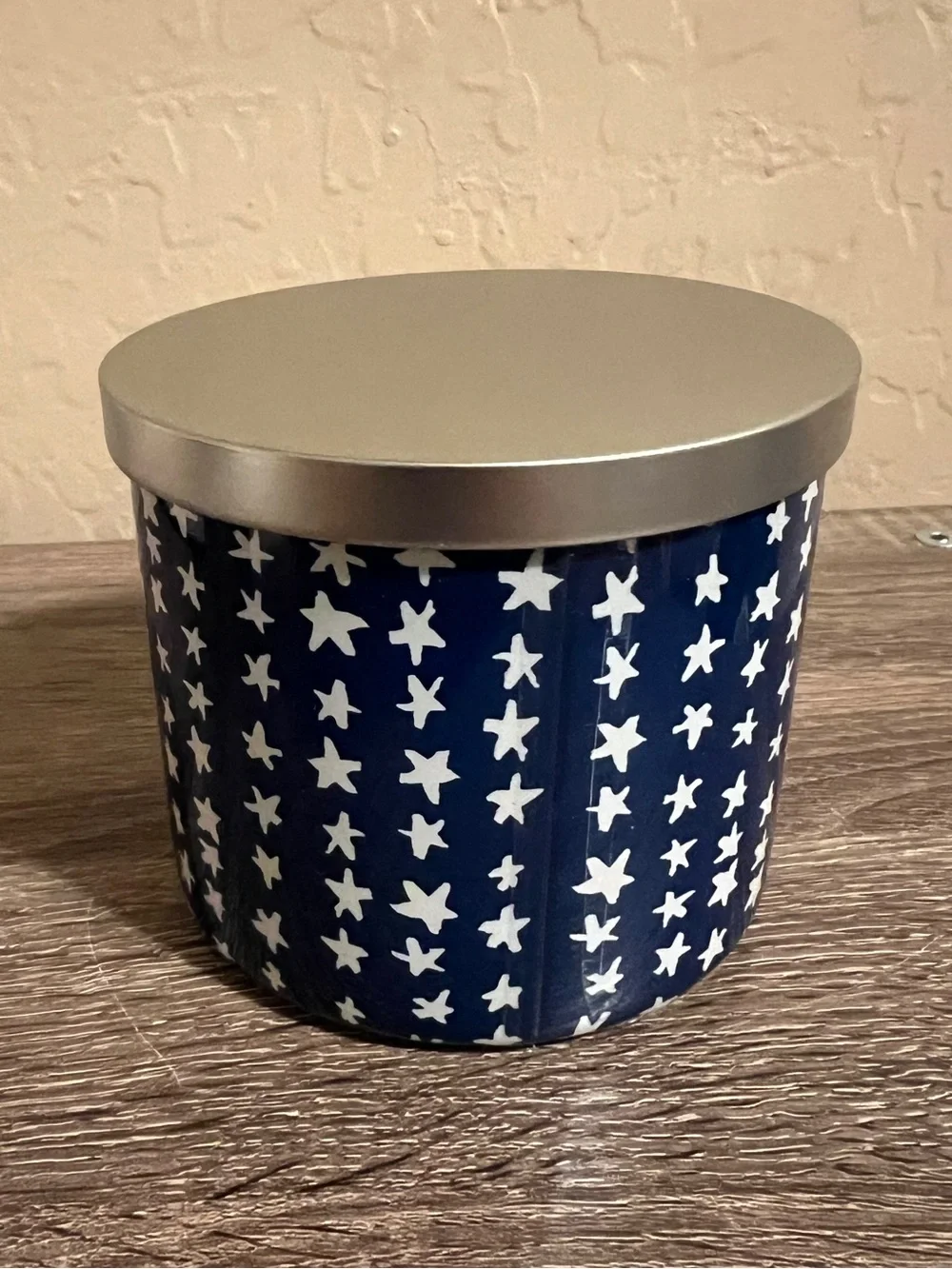 Target Threshold Happy Fourth of July Candle Stars USA Blue Raspberry Fizz NWT